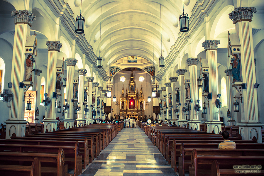 Molo Church Inside